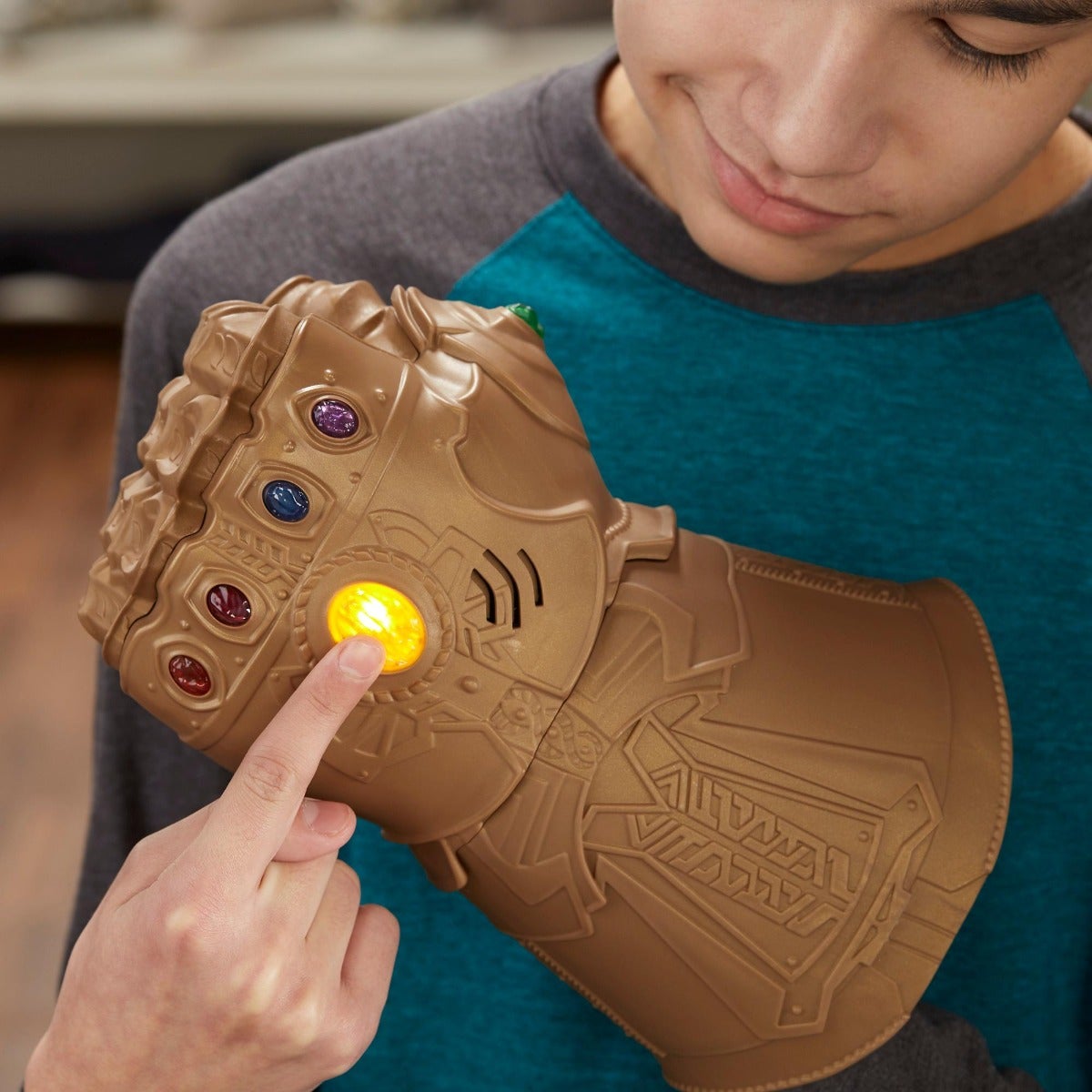 MARVEL AVENGERS INFINITY GAUNTLET ELECTRONIC FIST