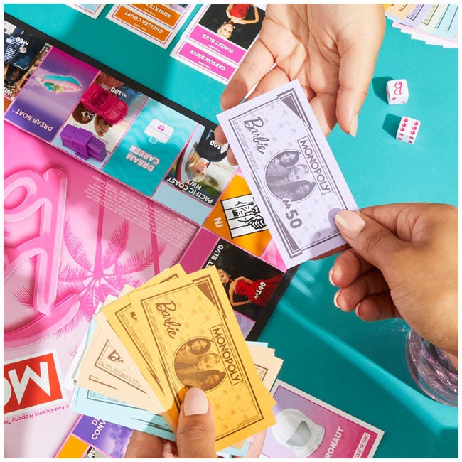 HASBRO MONOPOLY - BARBIE EDITION BOARD GAME