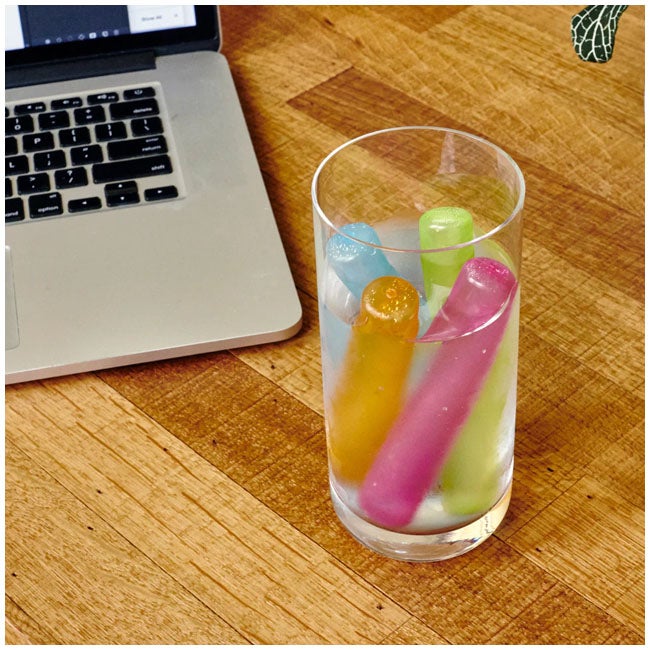 KIKKERLAND SET OF 8 REUSABLE ICE STICKS FITS IN WATER BOTTLE