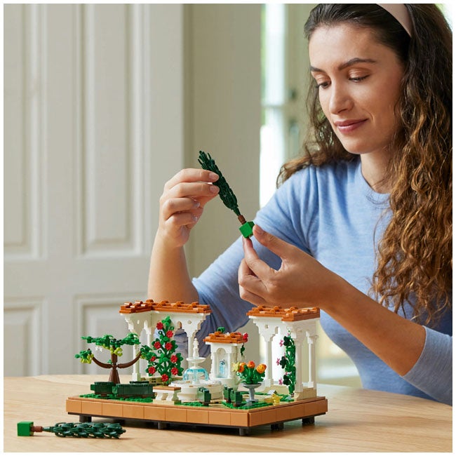 LEGO ICONS FOUNTAIN GARDEN