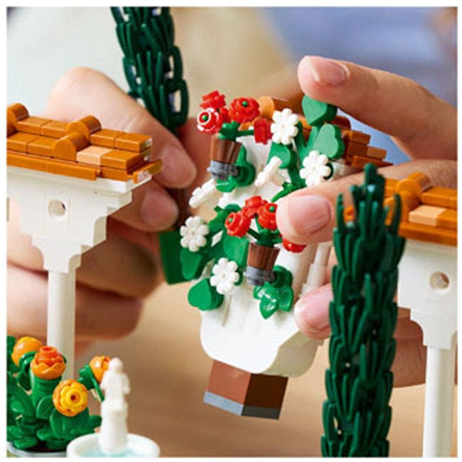 LEGO ICONS FOUNTAIN GARDEN
