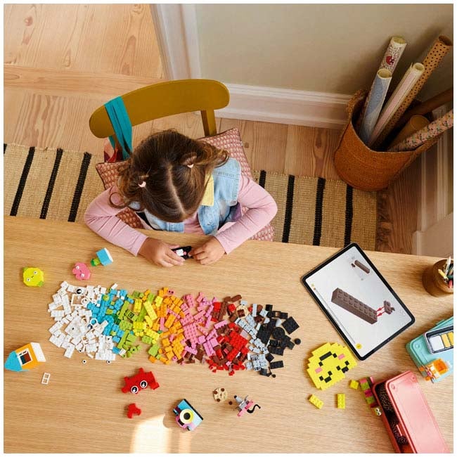 LEGO CLASSIC CREATIVE HAPPY BOX