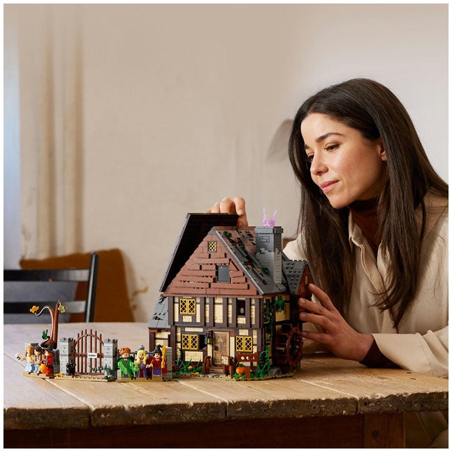 LEGO DISNEY HOCUS POCUS THE SANDERSON SISTERS COTTAGE
