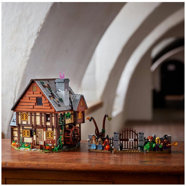 LEGO DISNEY HOCUS POCUS THE SANDERSON SISTERS COTTAGE