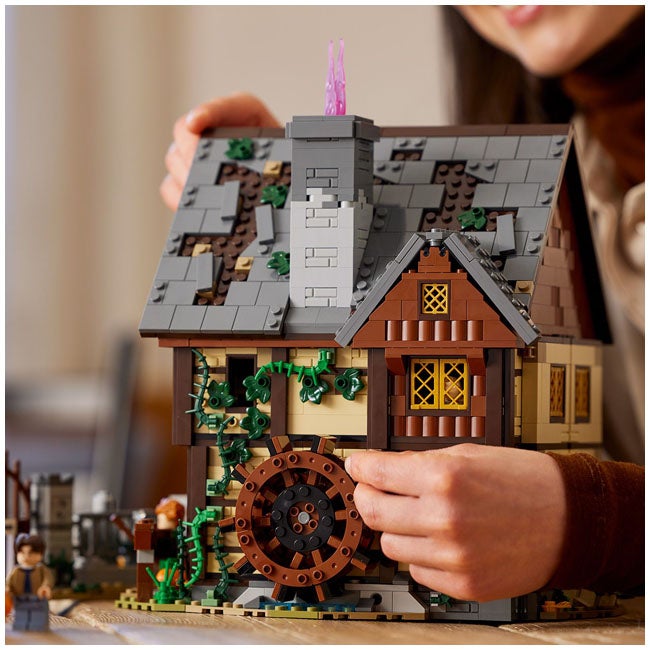 LEGO DISNEY HOCUS POCUS THE SANDERSON SISTERS COTTAGE