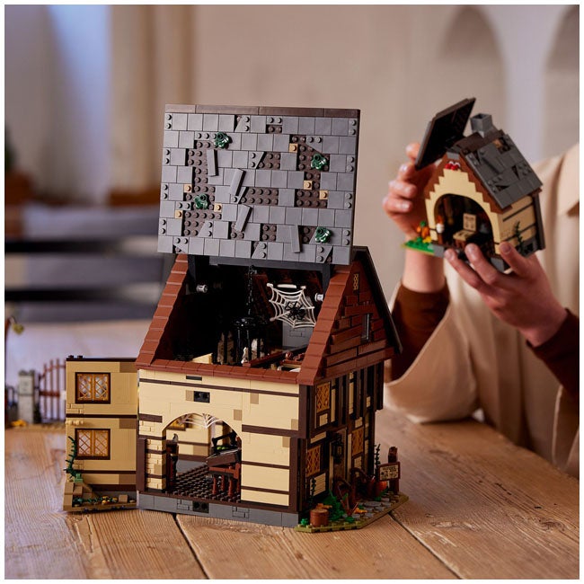 LEGO DISNEY HOCUS POCUS THE SANDERSON SISTERS COTTAGE