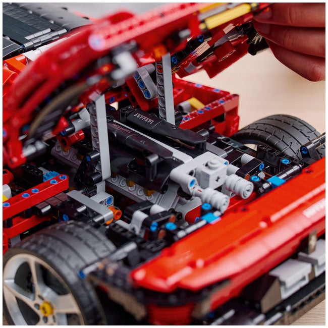 LEGO TECHNIC FERRARI DAYTONA SP3