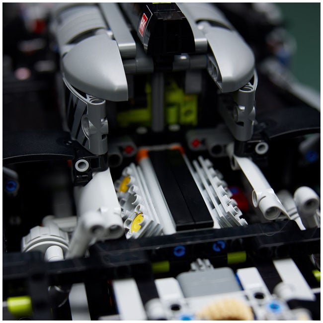 LEGO TECHNIC PEUGEOT 9X8 24H LE MANS HYBRID HYPERCAR