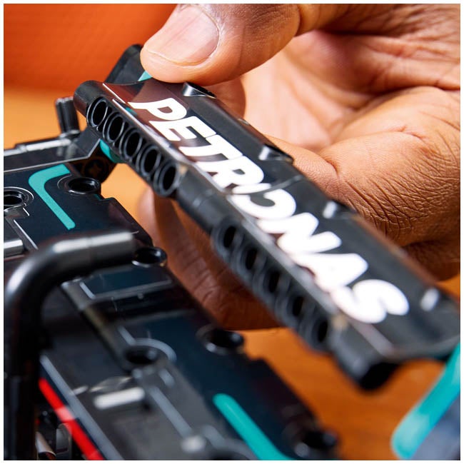LEGO TECHNIC MERCEDES AMG F1 W14 E PERFORMANCE