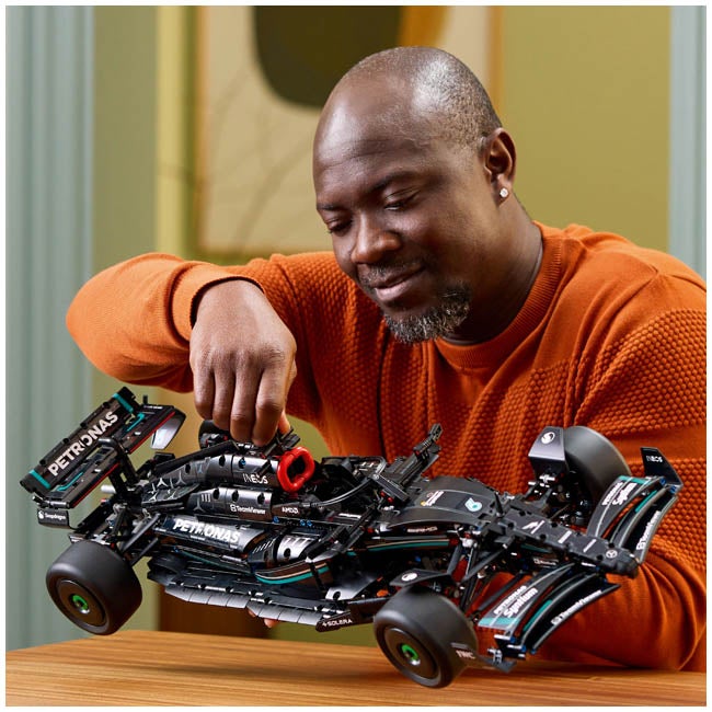 LEGO TECHNIC MERCEDES AMG F1 W14 E PERFORMANCE