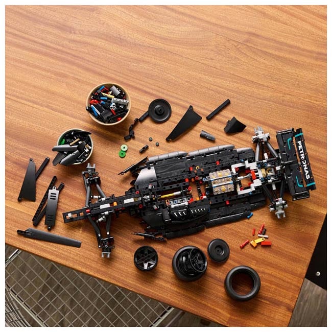 LEGO TECHNIC MERCEDES AMG F1 W14 E PERFORMANCE