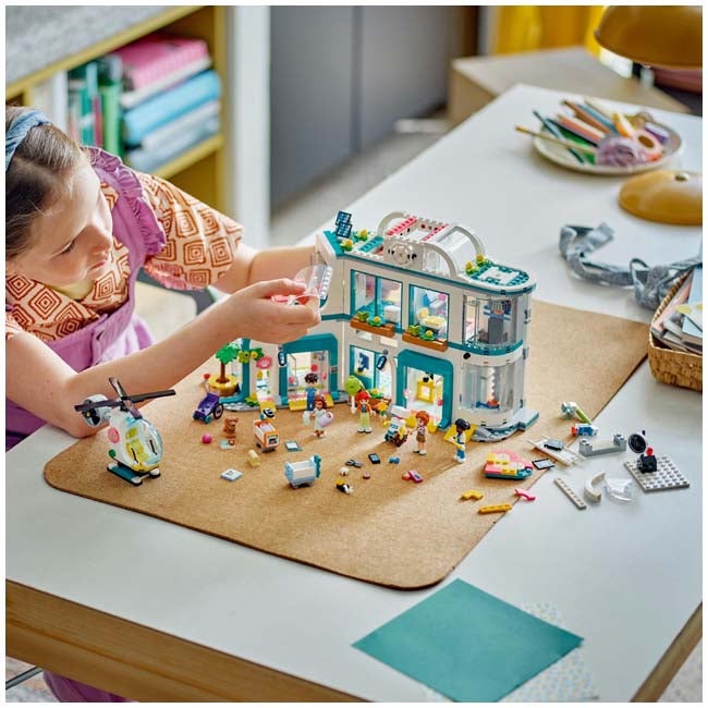 LEGO FRIENDS HEARTLAKE CITY HOSPITAL