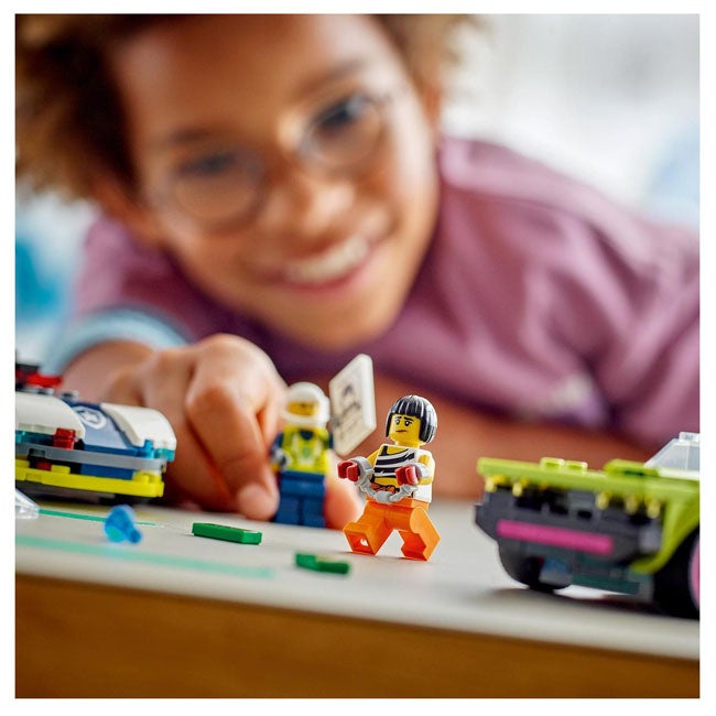 LEGO CITY POLICE CAR AND MUSCLE CAR CHASE