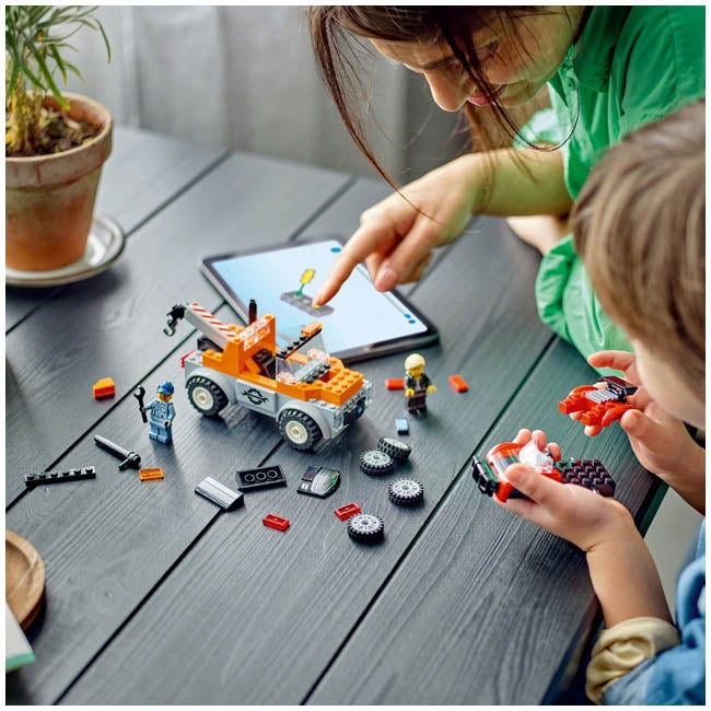 LEGO CITY TOW TRUCK AND SPORTS CAR REPAIR