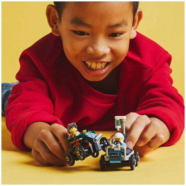 LEGO CITY AIRPLANE VS HOSPITAL BED RACE CAR PACK