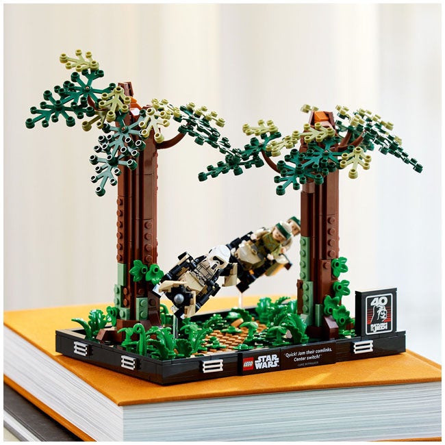 LEGO STAR WAR ENDOR SPEEDER CHASE DIORAMA