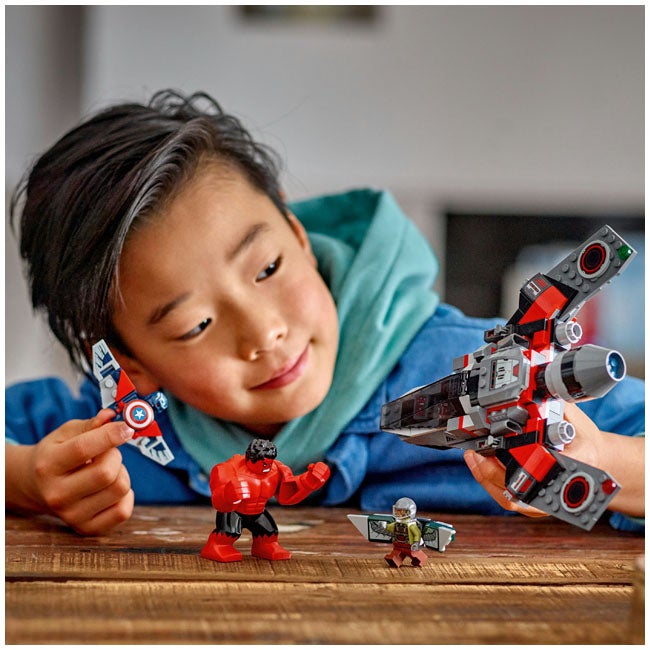 LEGO MARVEL CAPTAIN AMERICA VS. RED HULK BATTLE