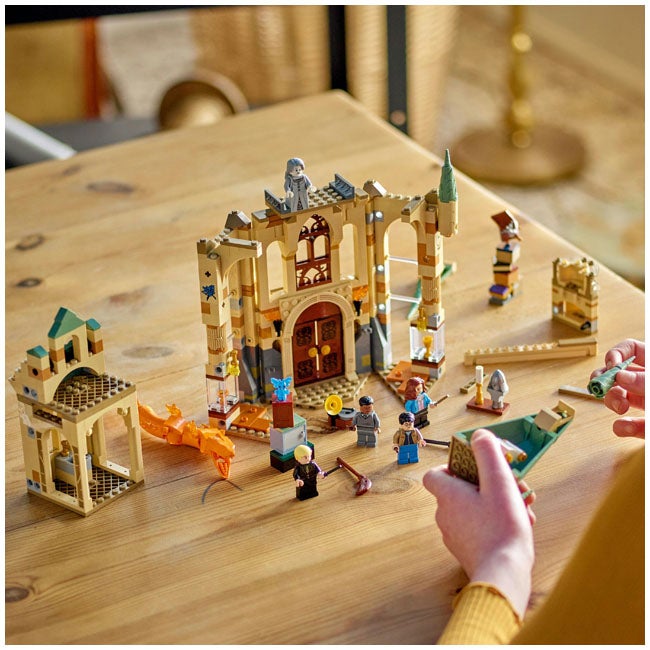 LEGO HARRY POTTER HOGWARTS ROOM OF REQUIREMENT