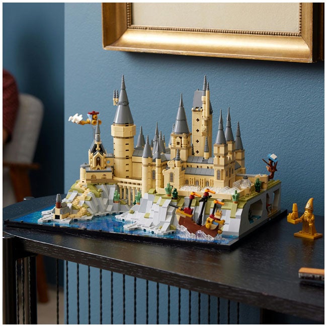 LEGO HARRY POTTER HOGWARTS CASTLE AND GROUNDS