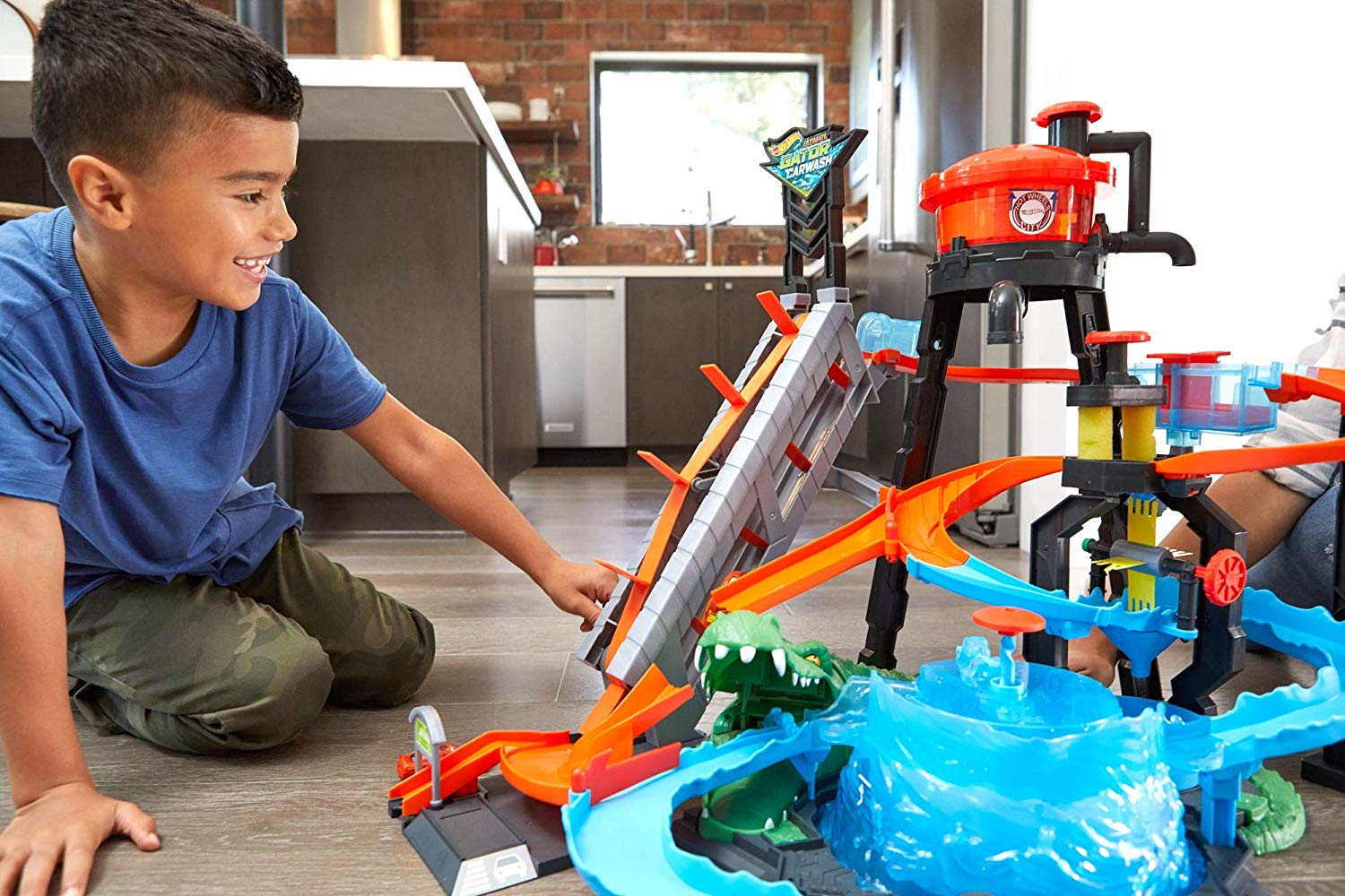 HOTWHEELS COLOR SHIFTERS ULTIMATE GATOR CARWASH PLAYSET