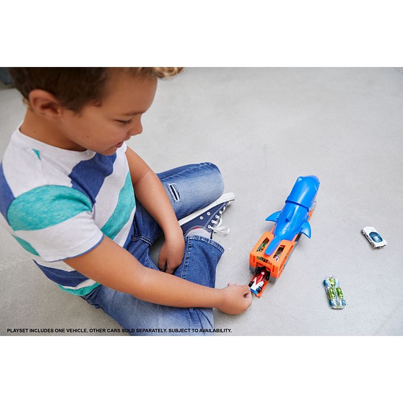 HOT WHEELS SHARK CHOMP TRANSPORTER