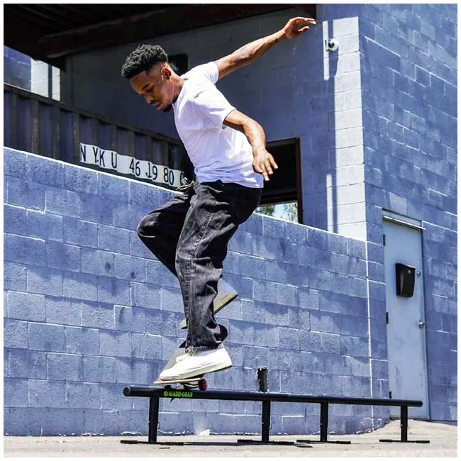 MADD GEAR 31-INCH ASTRO LTR SKATEBOARD