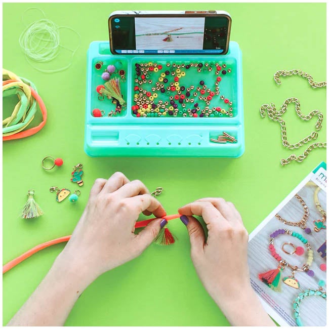 MAKE IT REAL NEO-BRITE CHAINS & CHARMS