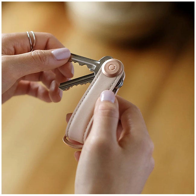 ORBITKEY ORGANISER LEATHER BLUSH WITH BLUSH STITCHING