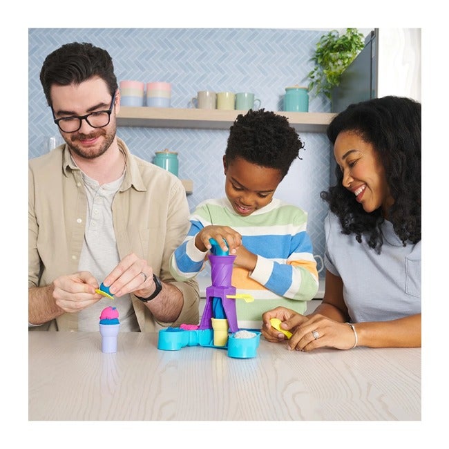KINETIC SAND KIT WITH MAGIC SAND SOFT ICE CREAM
