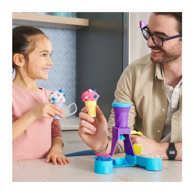 KINETIC SAND KIT WITH MAGIC SAND SOFT ICE CREAM